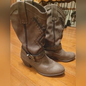 Boots Size 8